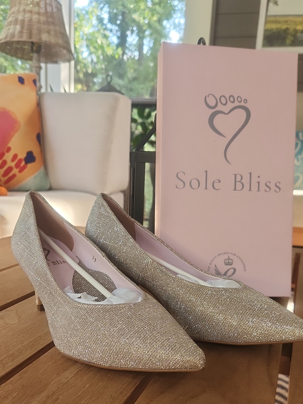 Women's Gold Glitter Pointed-Toe Pumps